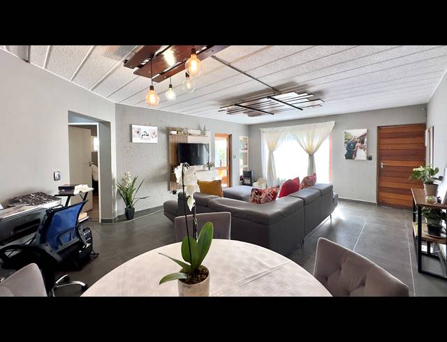 2 BEDROOM APARTMENT TO LET IN CRAIGHALL PARK